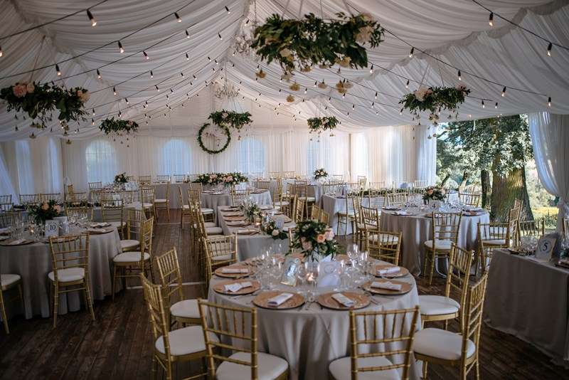 wesele plenerowe w namiocie, Ogród Brzoskwinia, Dwór Sieraków, Kraków, ślub plenerowy   w centrum Krakowa, wesele w Krakowie, wedding planner Krakow, organizacja wesela w Krakowie 